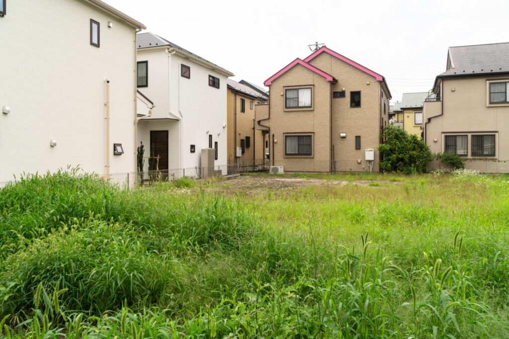 住宅街の空き地