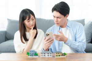 住宅会社に悩んでいる夫婦